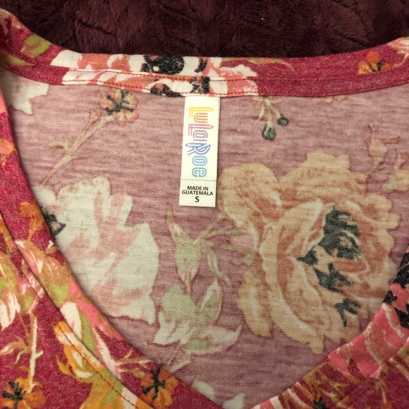 Beautiful floral tee - Picture 2 of 2